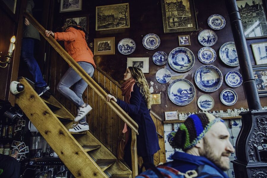 Humans of Amsterdam - Small group cultural walking tour - Amsterdam’s most honest bar and a local beer
