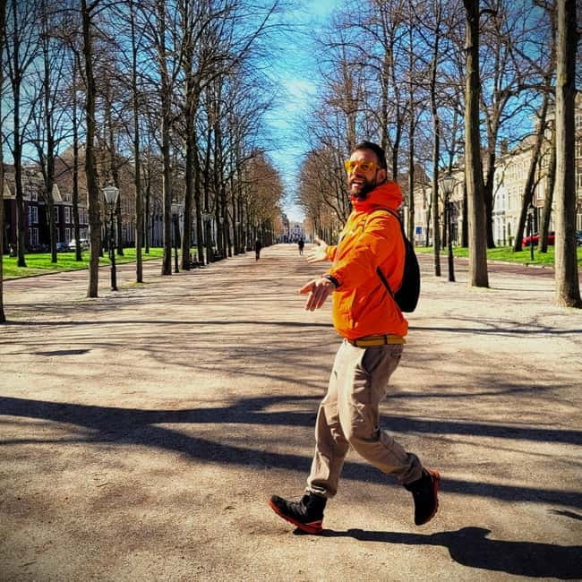 Interactive Safe 2,5hr Bike tour with Entertaining Guide - Why a bicycle is the right way to see The Hague