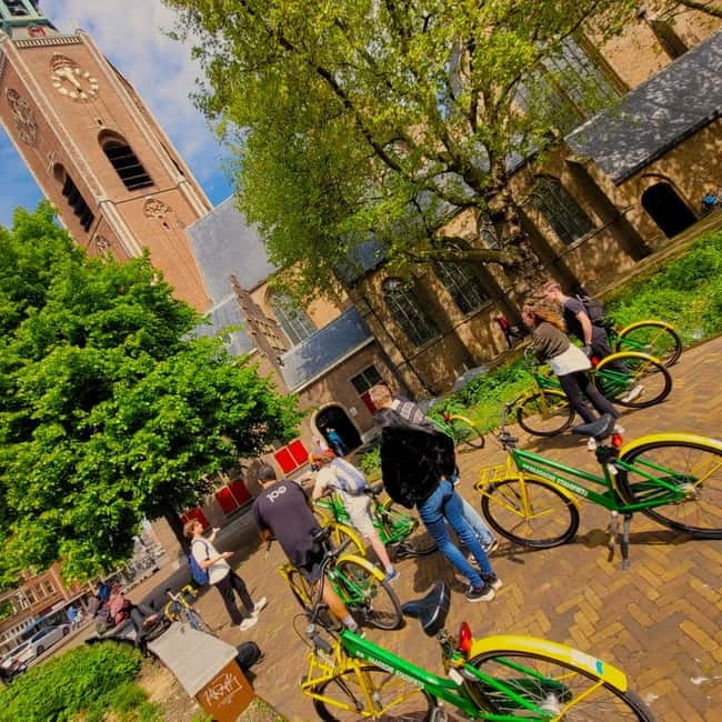 Interactive Safe 2,5hr Bike tour with Entertaining Guide - The Peace Palace and the Binnenhof