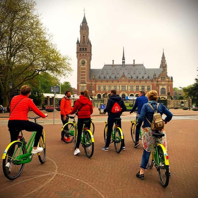Interactive Safe 2,5hr Bike tour with Entertaining Guide - Who should book this ride