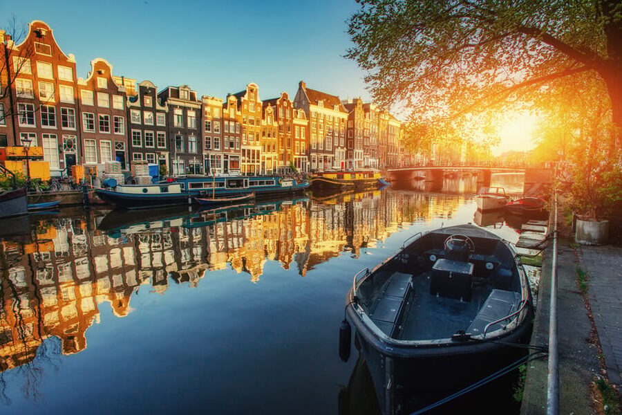 Jordaan, Anne Frank and Leidseplein tour in English - The Jordaan, brown cafés, and a slower pace