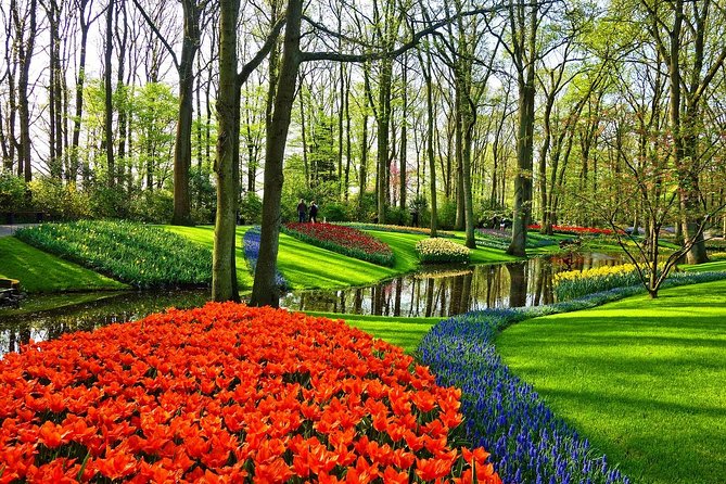 Keukenhof Gardens and Tulips Private Tour from Amsterdam - Timing, crowds, and the best month