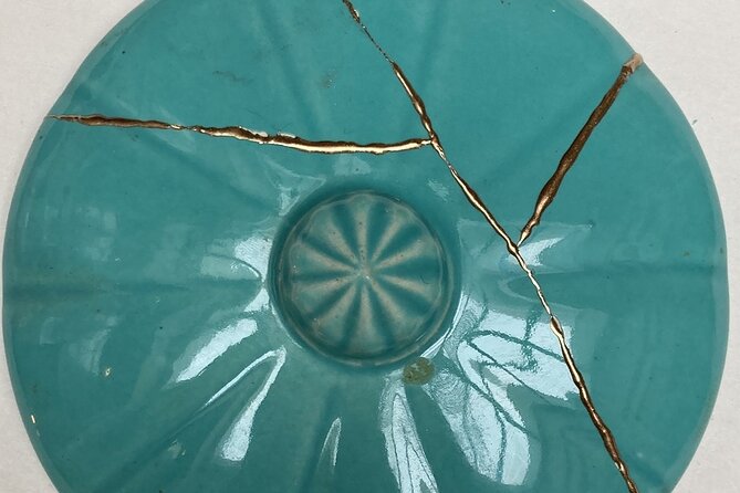 Kintsugi Workshop "The art of Imperfection" - A small group makes the quiet work easier