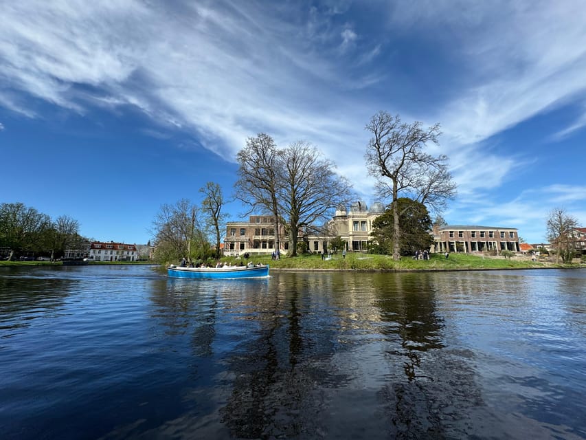 Leiden: Cruise through the Historic City Center with Guide - Stories, jokes, and two languages
