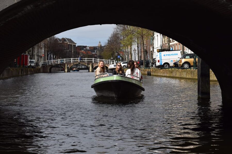Leiden: Electric Boat Rental - Key points to know before you book