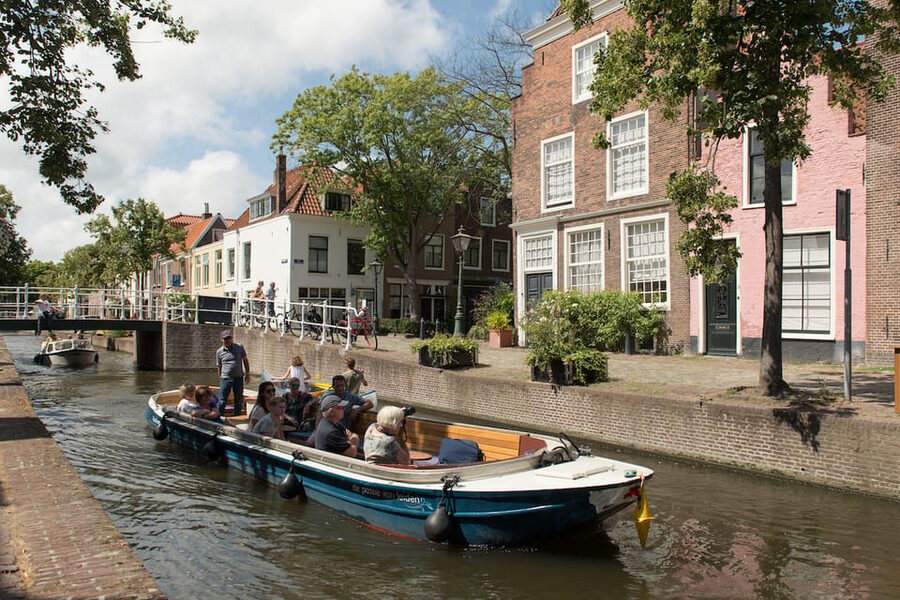 Leiden: Guided City Canal Cruise - A comfortable ride, with weather to consider