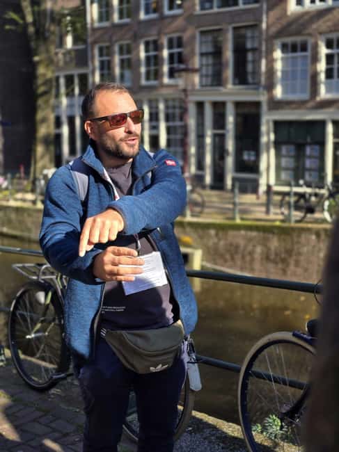Liberal Amsterdam: Small-Group Walking Tour & Anne Frank VR - Key points at a glance