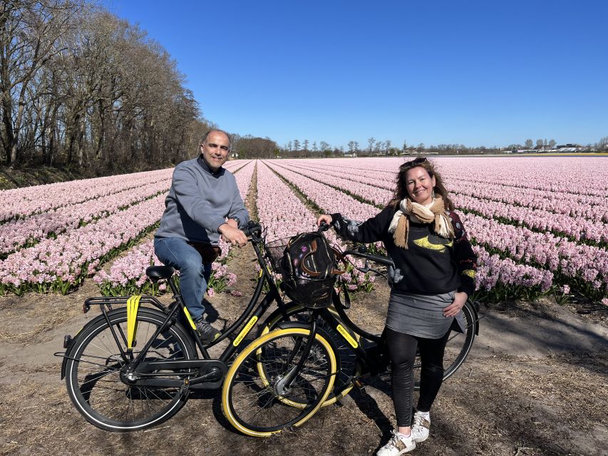 Lisse: Enjoy the Tulip Fields by Bike with a Local Guide! - The tulip farm stop and show garden