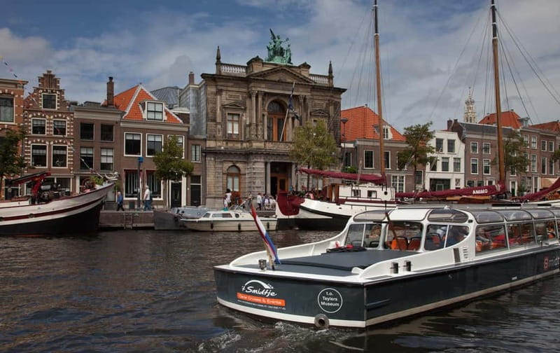 Local Cheese and Wine Cruise through Haarlem - A closer look at the scenery from the water