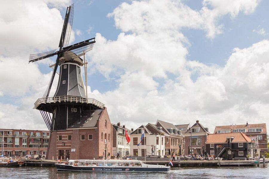 Local Cheese and Wine Cruise through Haarlem - How much commentary should you expect?