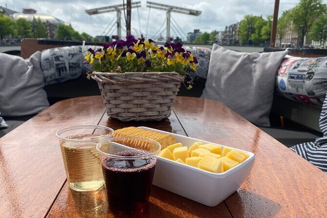 Luxury Amsterdam Canal Cruise – Unlimited Cocktails Included (1H) - Why this one-hour Amsterdam cruise works