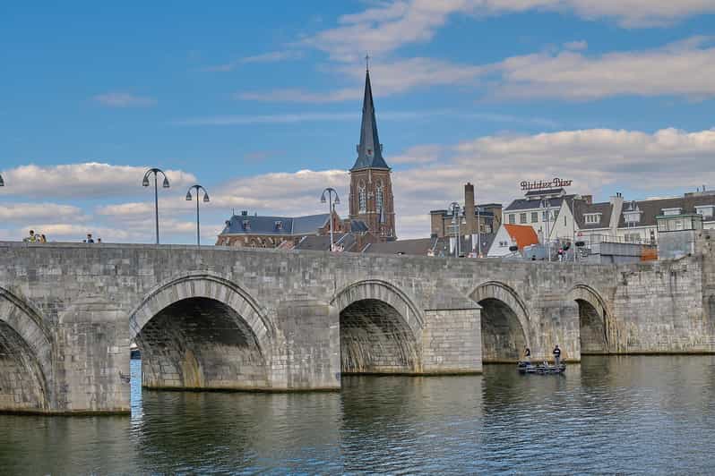 Maastricht: Day trip from Amsterdam with 3 country point - The long ride south from Amsterdam