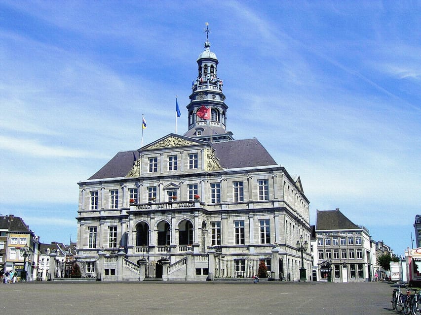 Maastricht: Day trip from Amsterdam with 3 country point - Margraten and a quiet moment of remembrance
