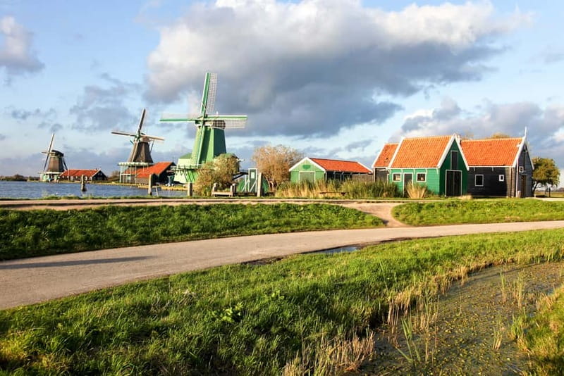 Marken, Volendam, and Edam Full-Day Tour from Amsterdam - Guides, languages, and the pace of the day