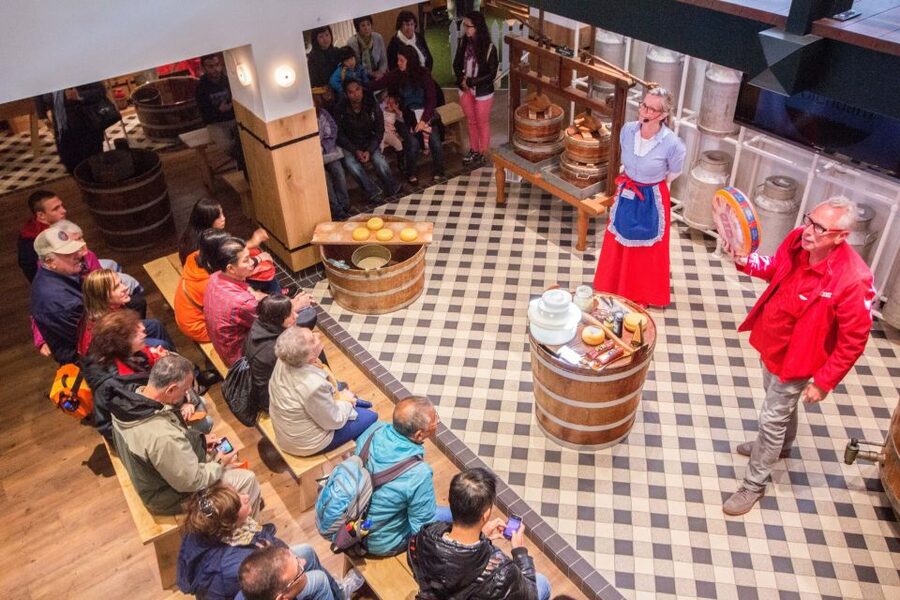 Marken, Volendam and Edam: Private Full-Day Tour - Edam: the most rewarding stop for history