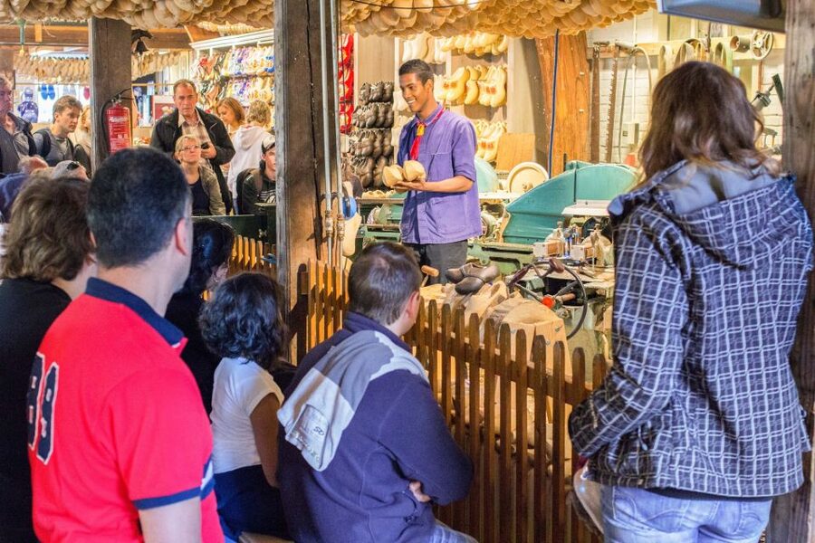 Marken, Volendam and Edam: Private Full-Day Tour - Why public transport is part of the experience