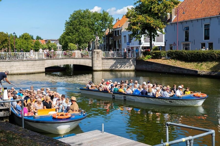 Middelburg: City Canal Cruise - Why the canal gives Middelburg a better introduction