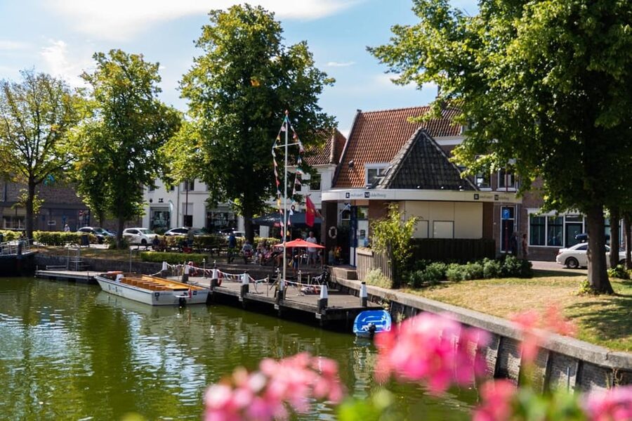 Middelburg: City Canal Cruise - The Oostkerk and Kloveniersdoelen from the canal