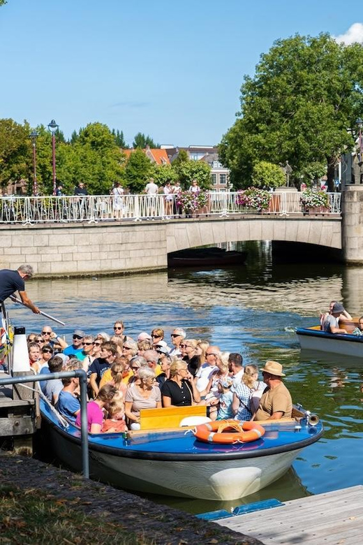 Middelburg: City Canal Cruise - The captain’s stories and language options
