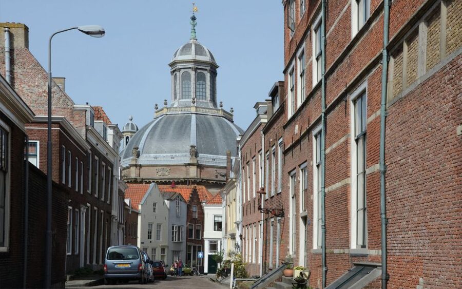 Middelburg: Guided City Walking Tour - The Abbey and the Long John tower