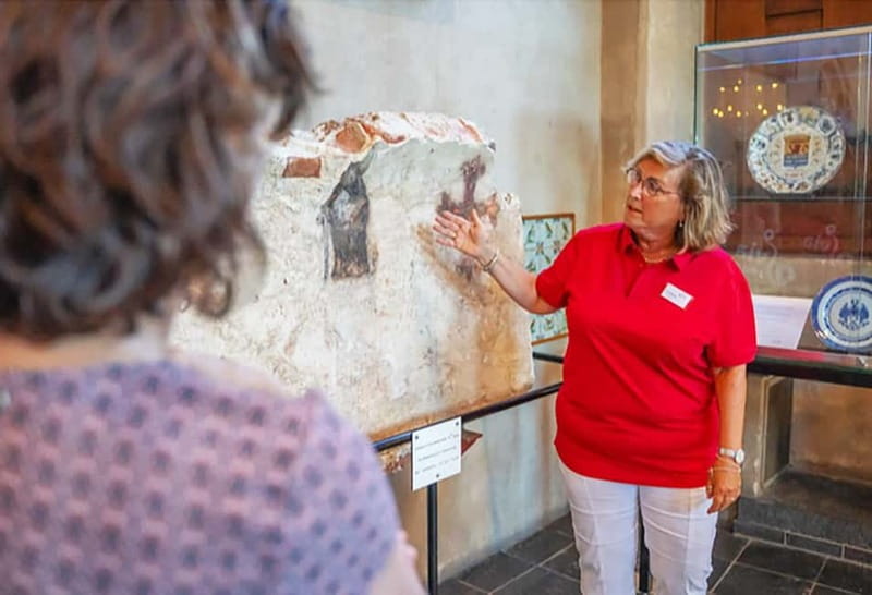 Middelburg: Guided Tour Townhall - What the $11 price delivers