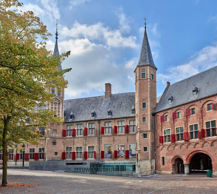 Middelburg: Zeeuws Museum Entry Ticket - See the naval battles in woven wall hangings