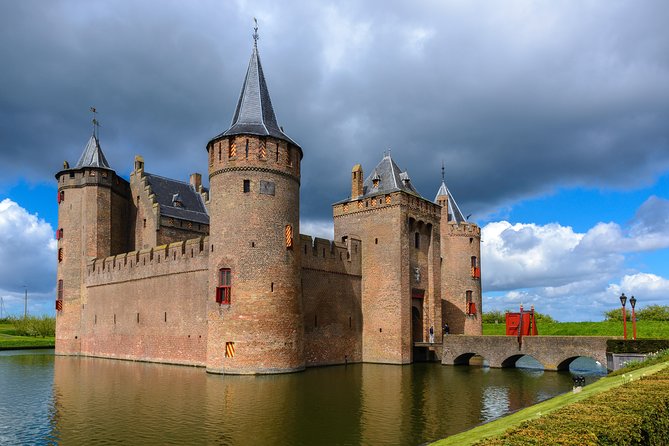 Northern Highlights Tour: visit 4 magnificent places from Amsterdam - Muiderslot gives the day a proper finale