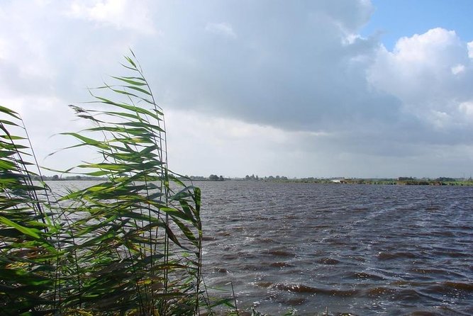 Off the beaten paths Dutch Country Side Private Tour in Jaguar - Durgerdam follows the dike