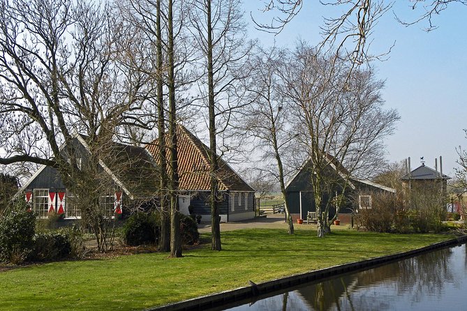 Off the Beaten Paths Dutch Landscape Private Tour 1/2 day Jaguar - Volendam and the quick look at a fishing village