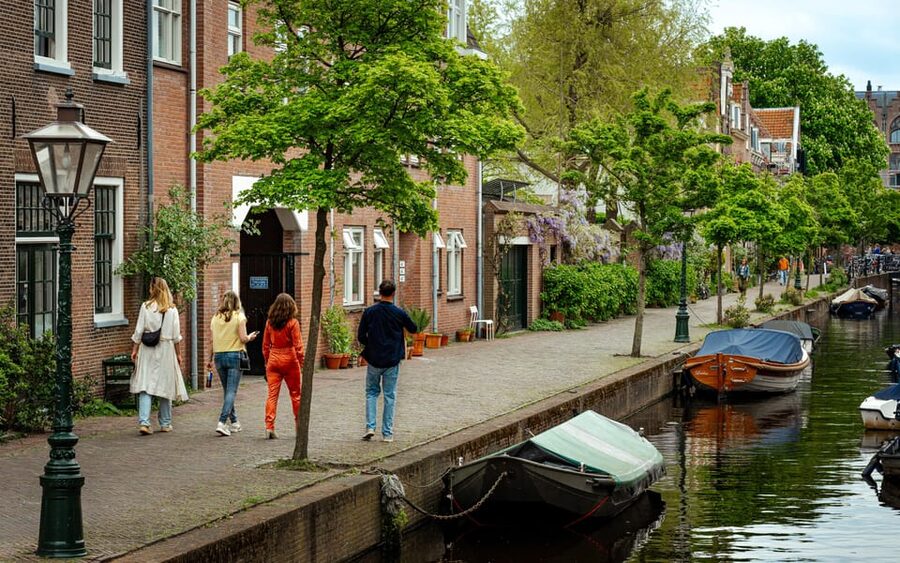 Outside Escape Amsterdam with your friend(s) and have fun! - A self-guided format with useful freedom