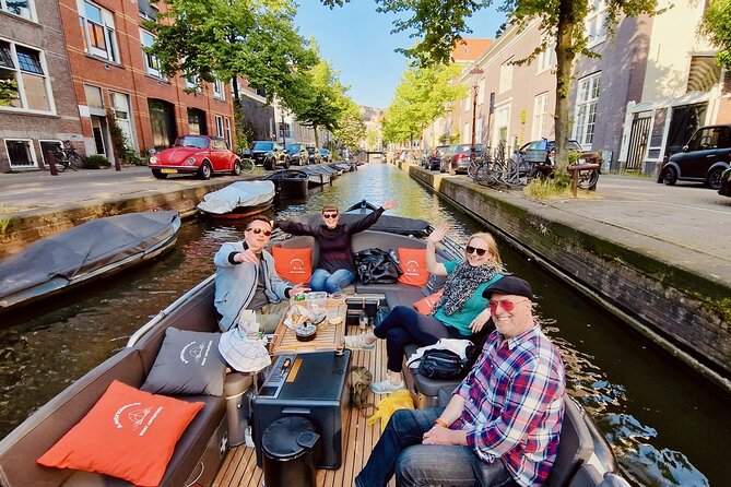 Private 90 Minute Amsterdam Canal Belt Exploration Cruise - Finishing beneath the Skinny Bridge