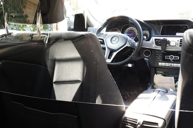 Private Amsterdam Departure Transfer to AMS Schiphol Airport - Driver service: the strongest part of the experience