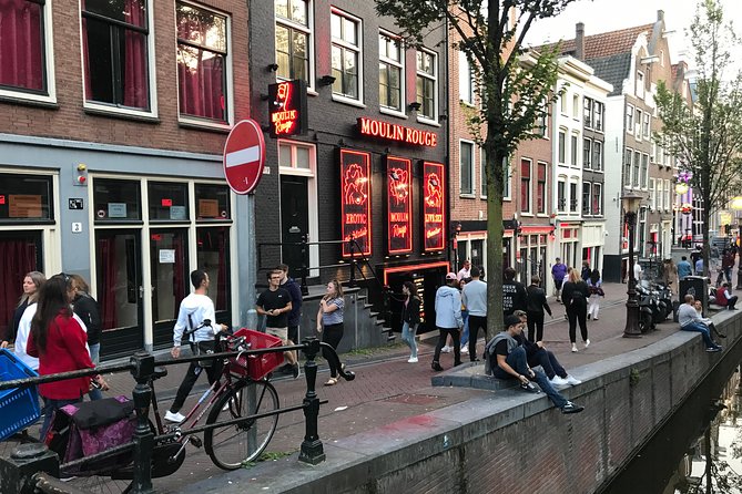 Private Amsterdam Red Light District and Coffee Shop Tour - Coffee shops, with one important language lesson