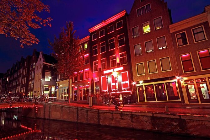 Private Boat Tour Amsterdam - 90 Min incl. welcome drink on historic saloon boat - Seeing Amsterdam from the Undine