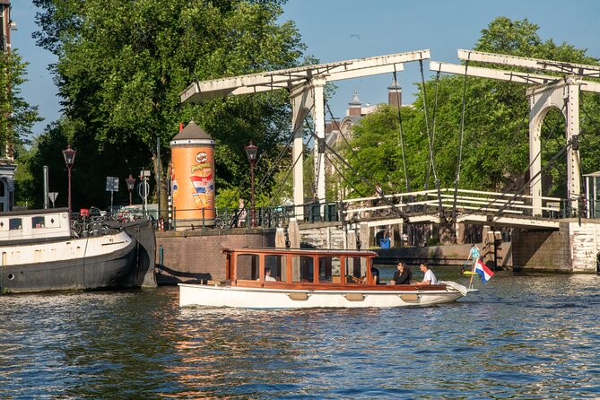 Private Boat Tour Amsterdam - 90 Min incl. welcome drink on historic saloon boat - A private 90-minute route with room to change course