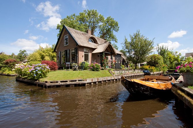 Private Day Trip from Amsterdam to Giethoorn including boat tour - Walking through Giethoorn’s water village