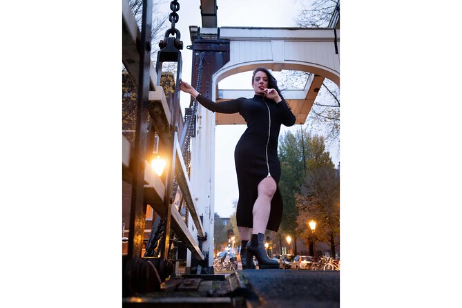Private Photo Session in Amsterdam - Warmoesstraat and the character of central Amsterdam