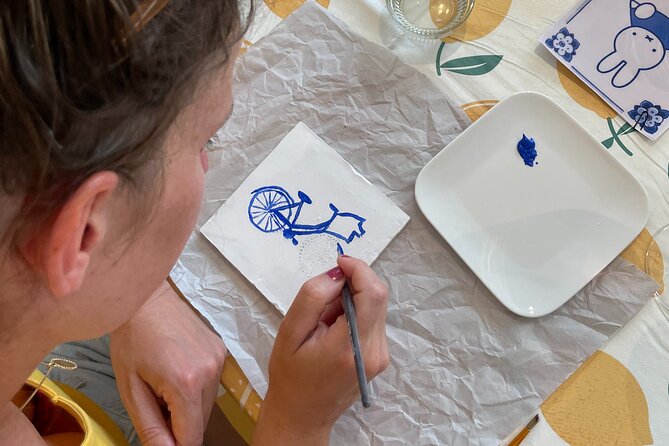 Private Souvenir Creation in Dutch Delft Blue from Netherlands - What the 90-minute schedule feels like