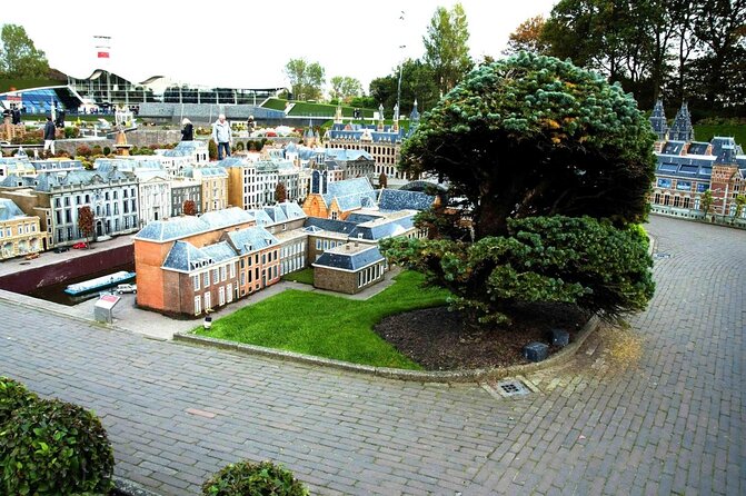 privatetour Delft, The Hague&Rotterdam Kinderdijk from Amsterdam - What the private vehicle adds to the day