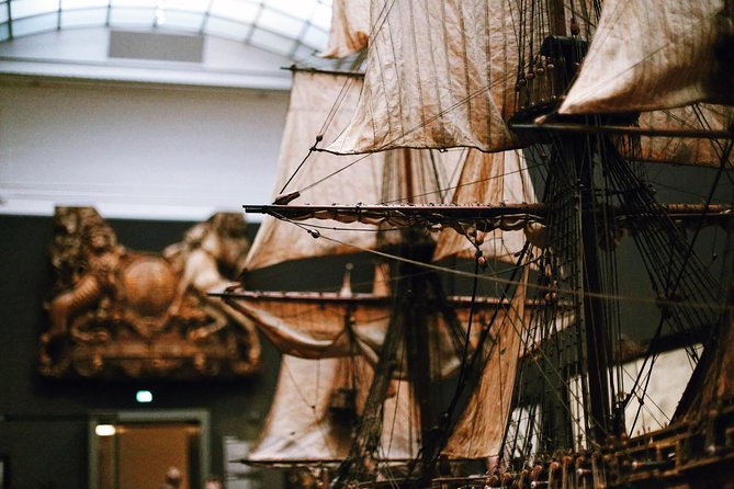 Rijksmuseum Amsterdam Exclusive Guided Tour w/ Reserved Entry - Private or semi-private?