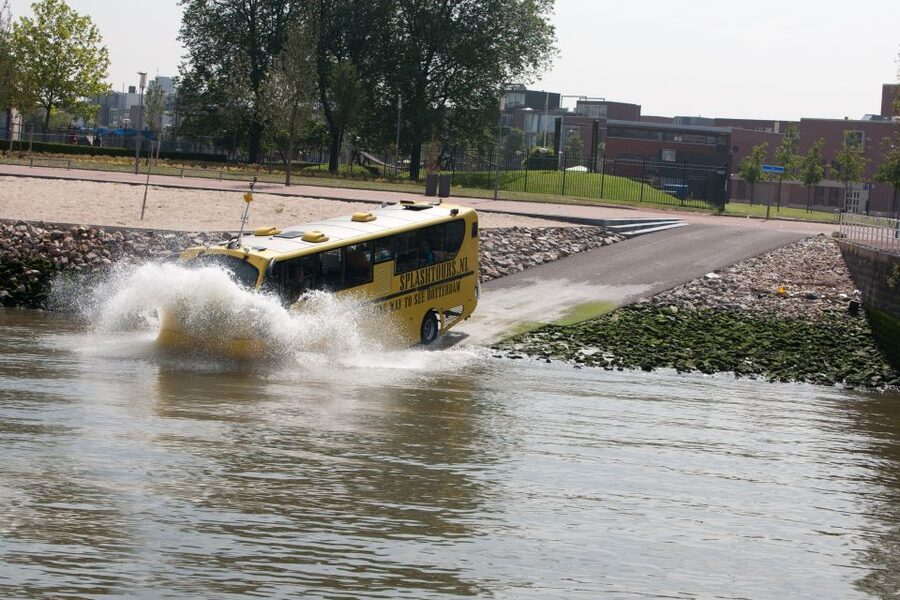 Rotterdam: 1-Hour Sightseeing Splash Tour - The water entry: when the bus becomes a boat