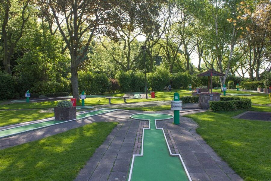 Rotterdam: 18-Hole Mini-Golf Game - Booking Flexibility and Language