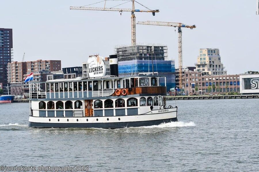 Rotterdam: 2.5-Hour Leckers Boat Cruise and Buffet - Seeing Rotterdam from the Leckers boat