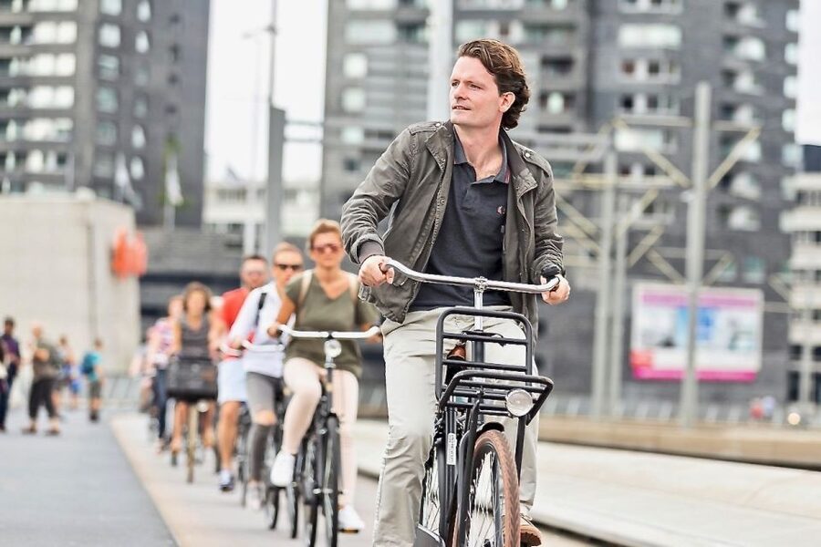 Rotterdam: Food Tour by Bike - Architecture and public art between bites