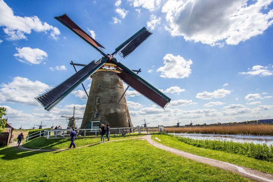 Rotterdam: Kinderdijk UNESCO World Heritage Entry Ticket - The pumping station explains the modern solution