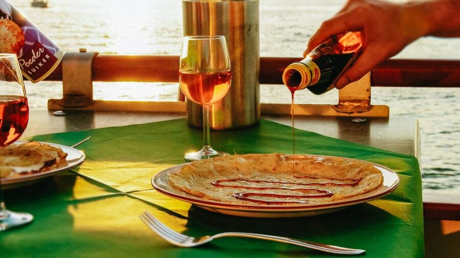 Rotterdam: Pancake Cruise - Toppings for a build-your-own Dutch lunch