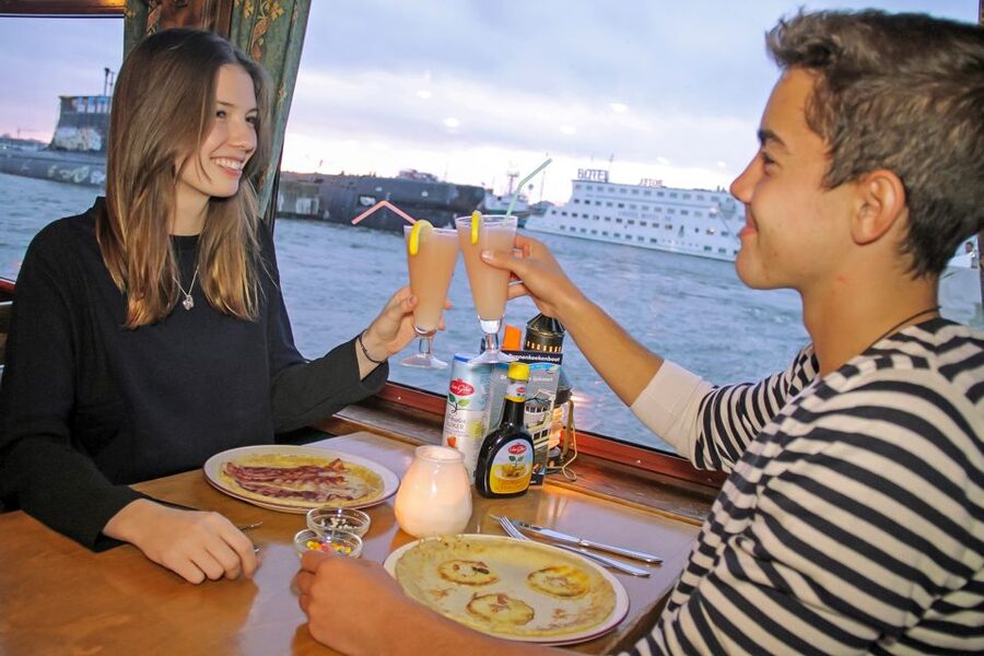 Rotterdam: Pancake Cruise - A family-friendly boat, with a real children’s area