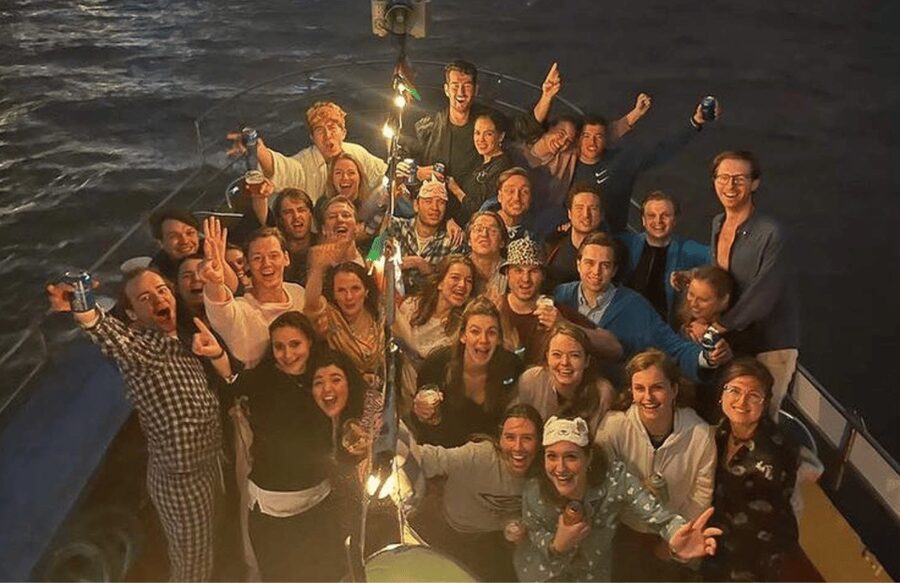Rotterdam: Pub Cruise with Drinks and Bites - Weather, Comfort, and Accessibility