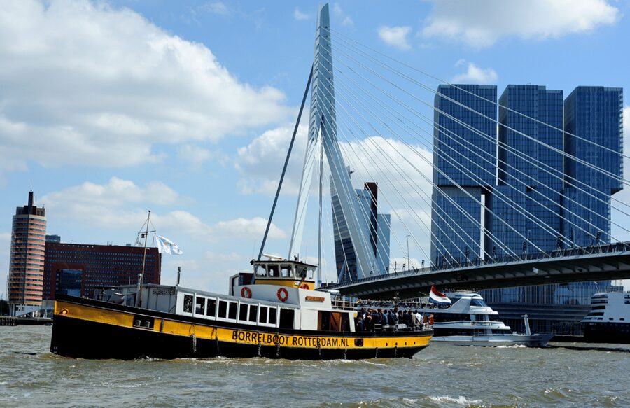 Rotterdam: Pub Cruise with Drinks and Bites - Finding the Yellow Boat at the Rotterdam Dock