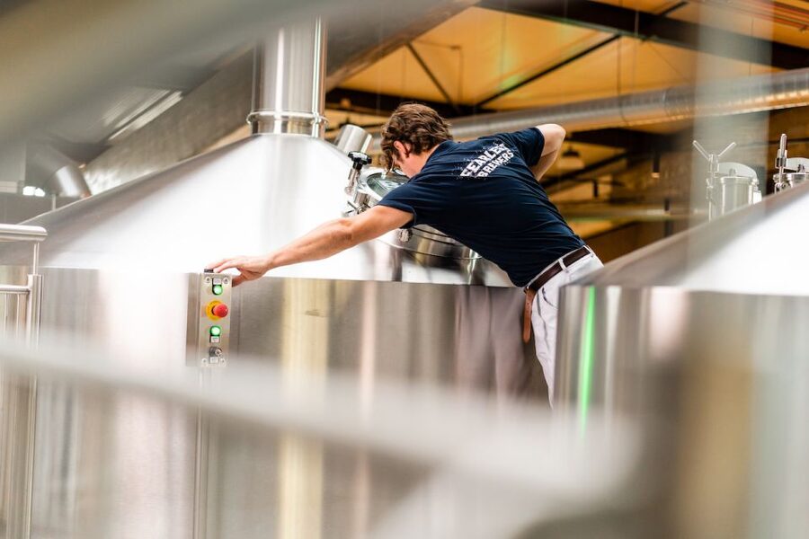 Rotterdam: Stadshaven Brewery Tour with Beer Tastings - The tasting: one beer or three with snacks